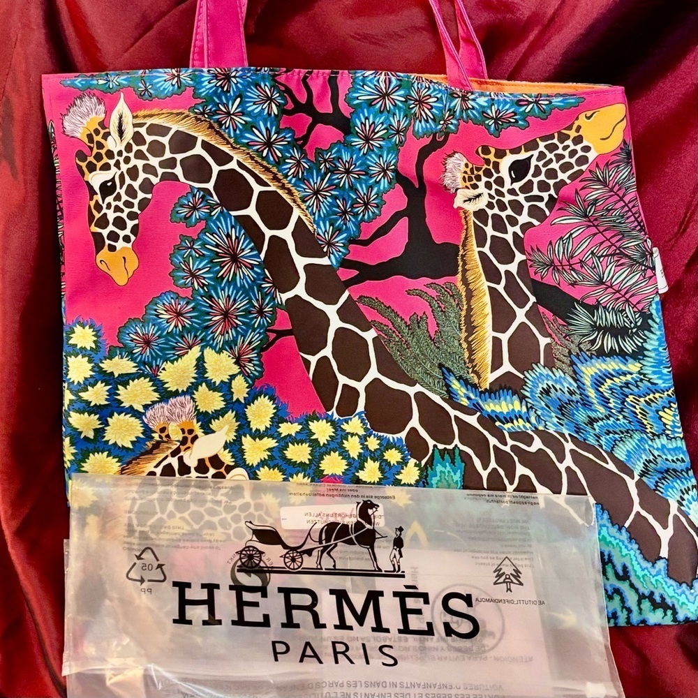 VIBRANT COLORFUL LUXURY TOTE NEW WITH TAGS